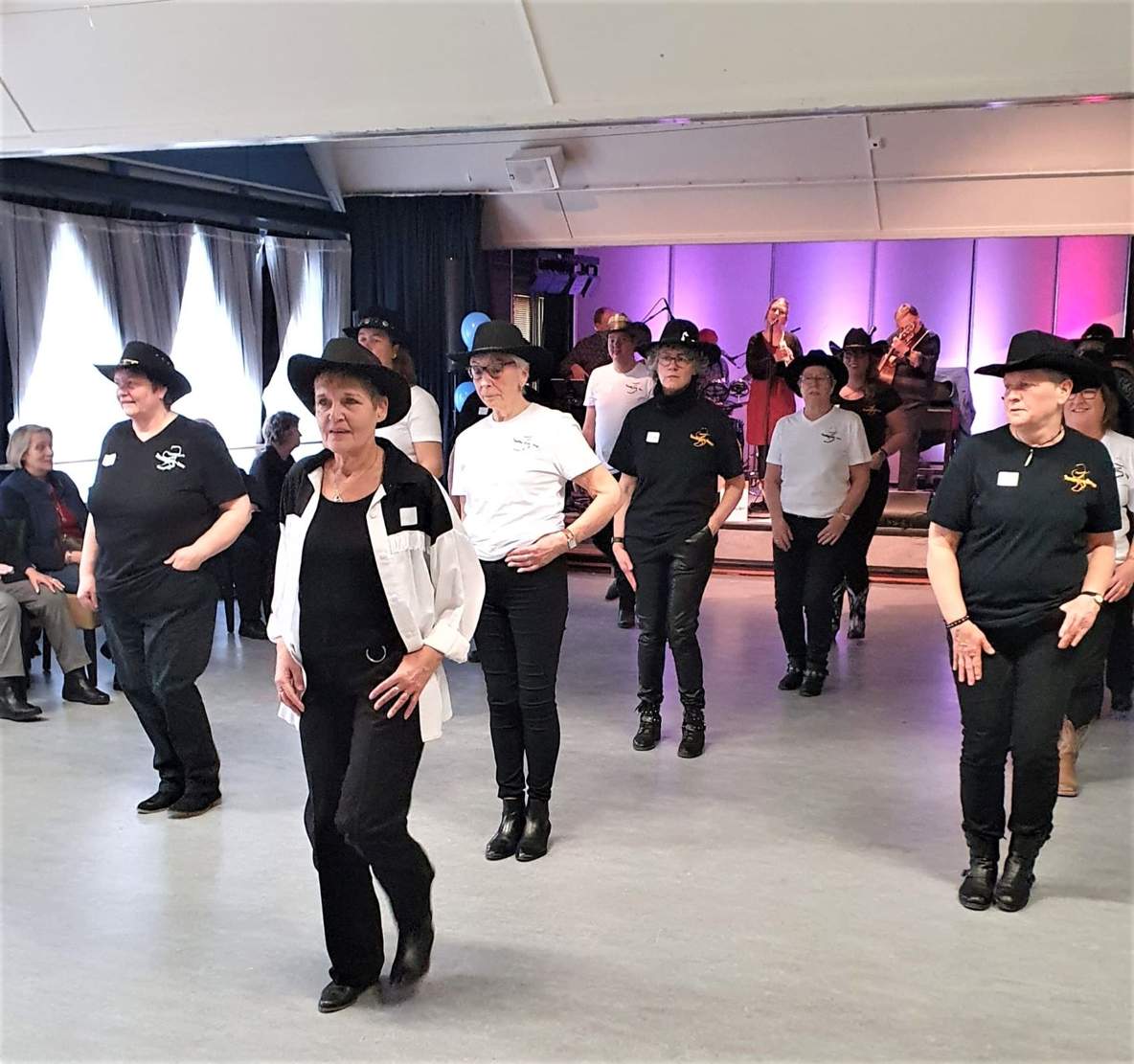 Linedancers in 't Markehuus