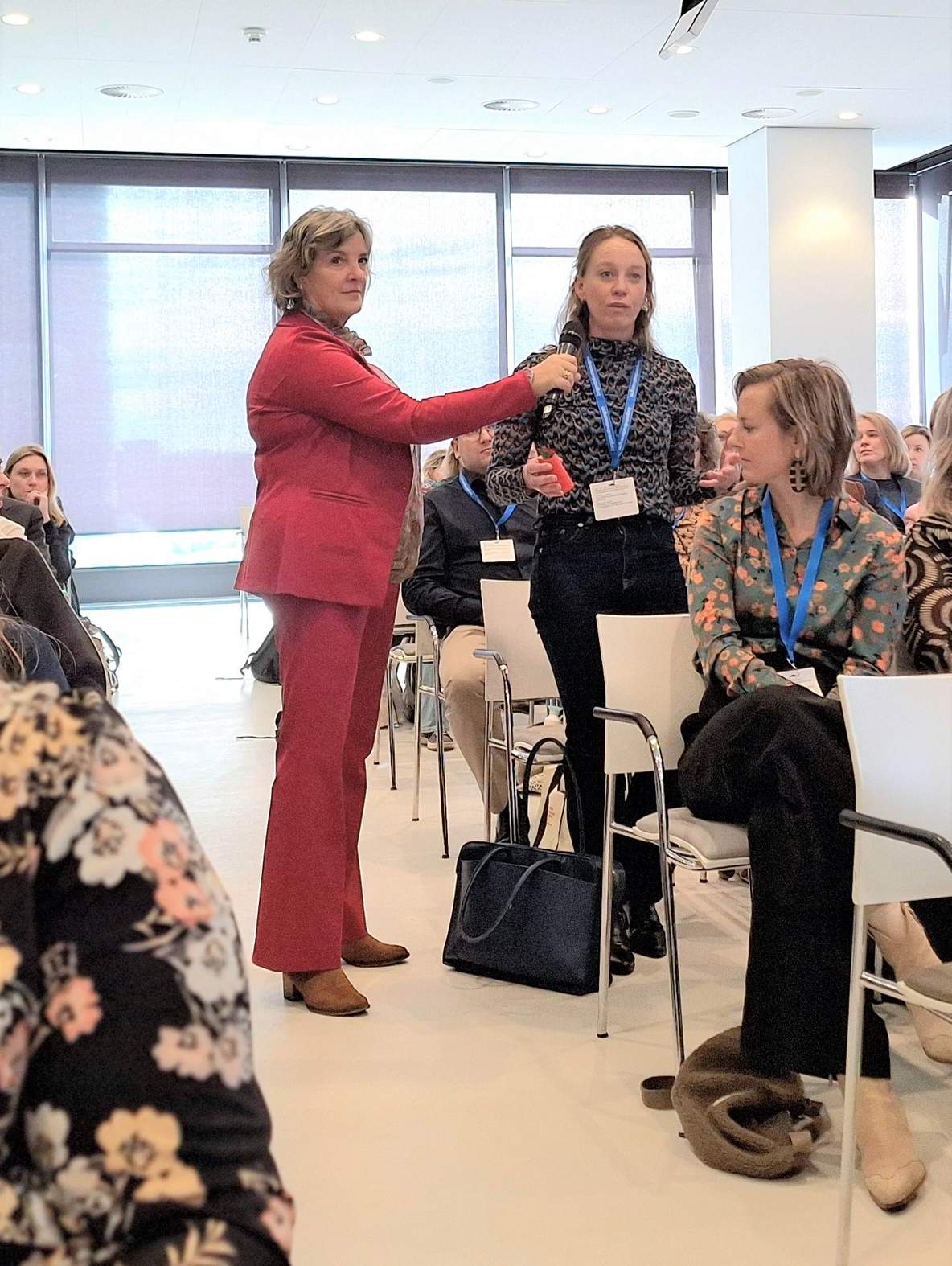 Mariëlle Bartholomeus haalt een reactie van een deelnemer op