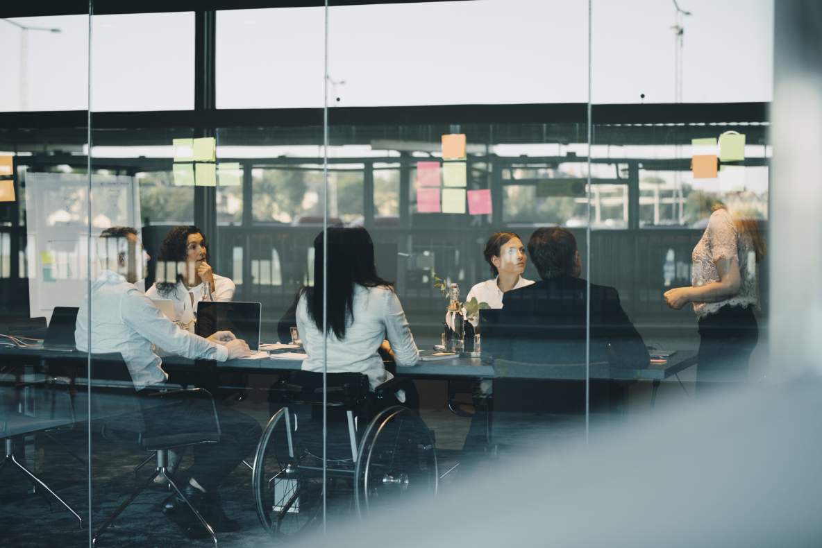 Mensen in gesprek over samenwerking